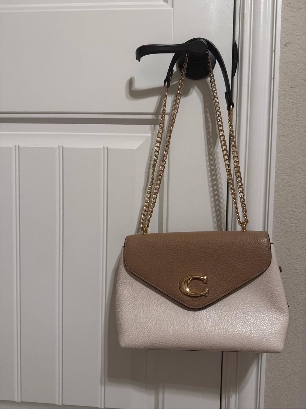 Coach Tammy Cross Body bag with gold chain - Picture 3 of 5
